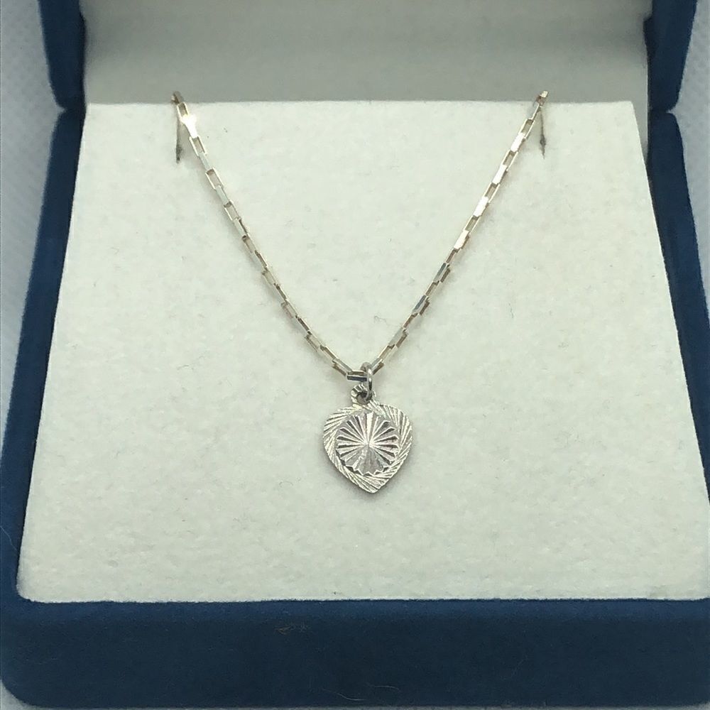 💛 Silver Reversible Heart Necklace - Picture 2 of 5